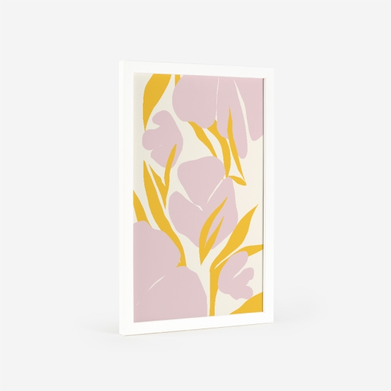 Poster de um arranjo floral com formas abstratas em tons de rosa e amarelo, representando flores e folhas num fundo claro. 5